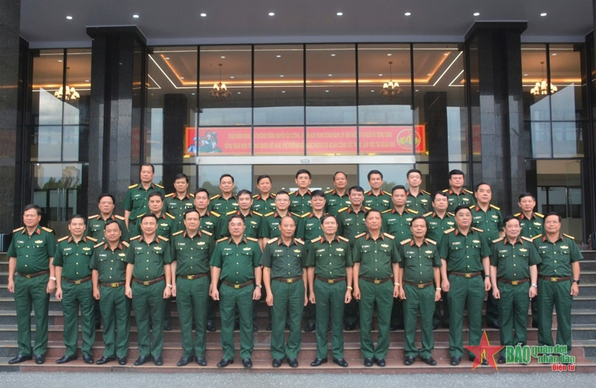 Thượng tướng Nguyễn Tân Cương thăm, làm việc tại Quân khu 4